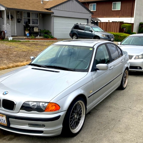 2001 BMW 325i (Low Miles!!)